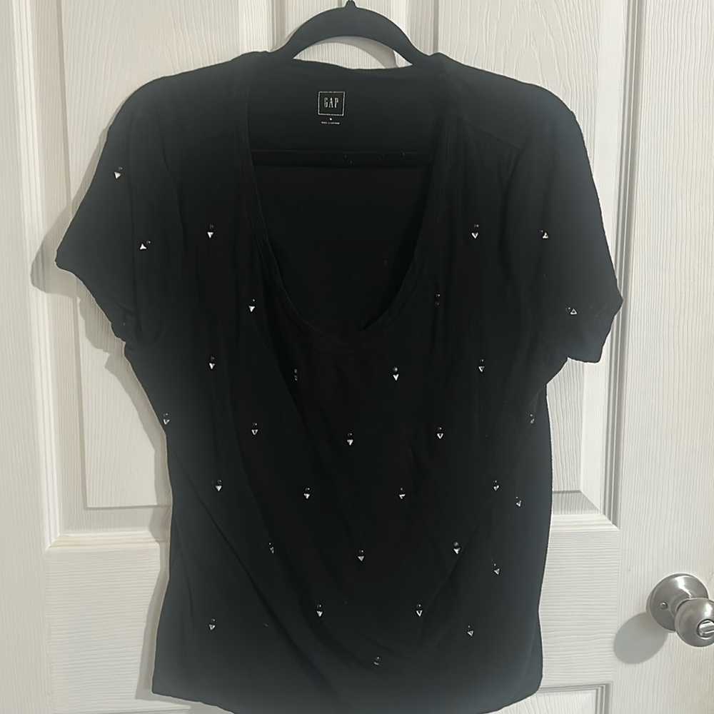 Gap women’s tee size medium with detail black